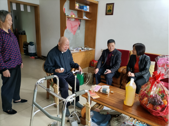 广宁法院开展春节前走访慰问活动468.png